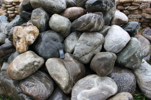  Речной валун Кабанчик фр.300-500 мм.  купить в Ставрополе крупный природный камень галька серый, темно-серый речной валун галечник масштабный 7000 руб/т   фото 