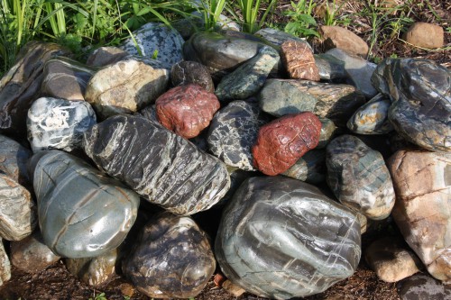 Ландшафтные валунчики фр.100-500 мм.  купить в Ставрополе крупный природный камень серый, темно-серый, светло-серый речной валун крупный 4800 руб/т   фото 