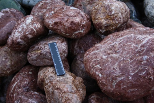  Розовый валунчик фр.100-300 мм.  купить в Ставрополе крупный природный камень розовый, серый молочный красный речной галечник природный 7850 руб/т   фото 