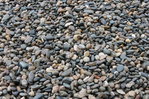  Галька речная окат (серая) фр.40-60 мм купить   в Ставрополе галька речная серый бежевый рыжий коричневый округлый речной камень 4000 руб/т   фото 