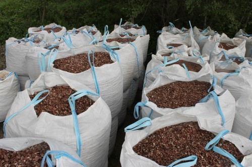  Мраморная крошка (щебень крошка розовый) фр. 20-40 мм.  купить  в Ставрополе мрамор розовый, красный мраморная крошка декоративная 7700 руб/т   фото 