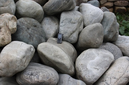 Речной валун Кабанчик фр.300-500 мм.  купить в Ставрополе крупный природный камень галька серый, темно-серый речной валун галечник масштабный 7000 руб/т   фото 