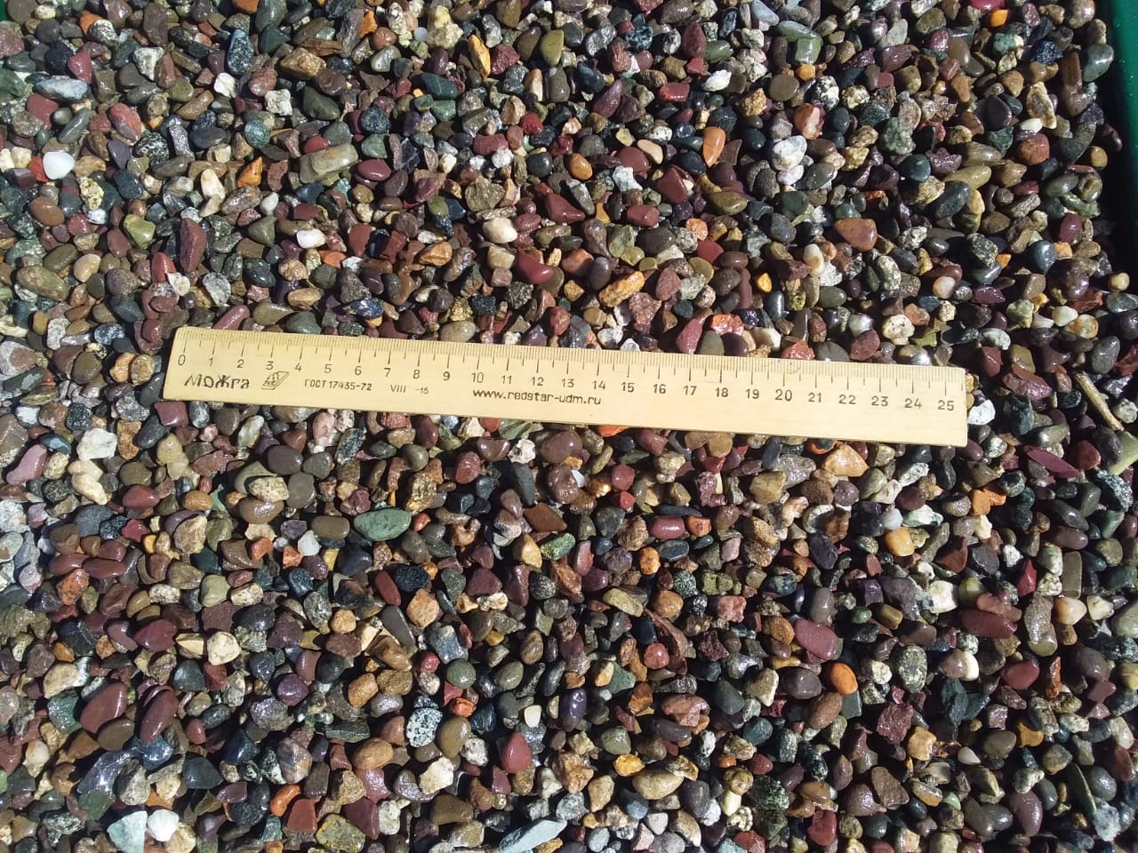  Галька речная окат цветная фр.5-10 мм. купить   в Ставрополе галька речная белый, серый, красноватый, синий, темно-серый речная окатанная галька декоративная 5000 руб/т   фото 