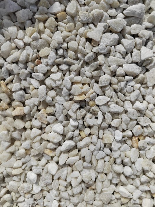  Мраморная крошка, щебень, цвет-белый, фр. 5-10 мм.  купить  в Ставрополе мрамор белый, айвори, молочный мраморная каменная крошка ландшафтная 9500 руб/т   фото 