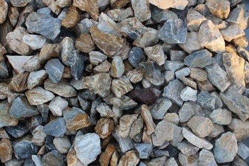  Мраморная крошка (щебень крошка медовый) фр. 20-40 мм.  купить  в Ставрополе мрамор бежевый рыжий желтый ландшафтная мраморная крошка 9900 руб/т   фото 