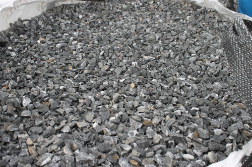  Щебень крошка черный (мрамор) фр. 10-20 мм.  купить  в Ставрополе мрамор черный с белыми прожилками, черный, белый каменная ландшафтная декоративная крошка щебня 9000 руб/т   фото 