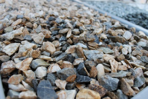  Мраморная крошка (щебень крошка медовый), фр. 10-20 мм.  купить  в Ставрополе песчаник бежевый, серый каменная ландшафтная крошка  9900 руб/т   фото 